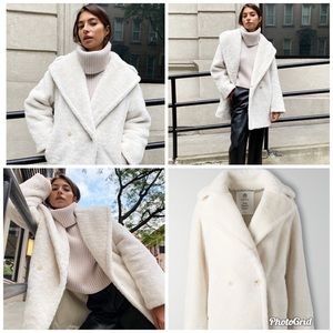 Aritzia Babaton Teddy Coat Short